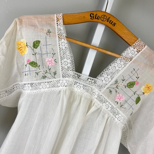 Vintage Barbizon Boutique Nightgown Womens M? Embroidered Flower Applique