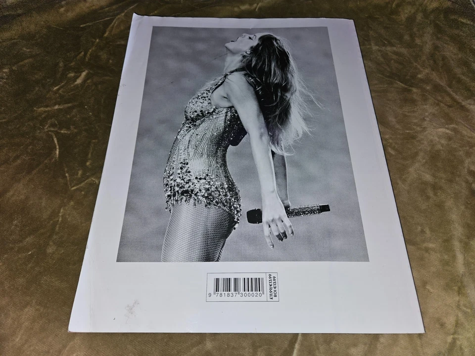 TAYLOR SWIFT -OK! MAGAZINE CHRISTMAS COLLECTOR'S EDITION 194 PAGES -EX -FREE P&P - Image 2 of 2