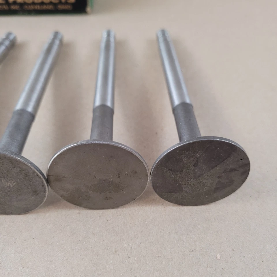 8 nuevas válvulas de escape Oldsmobile Super 88 98 1955 Toledo S2102 Foto 4 de 4