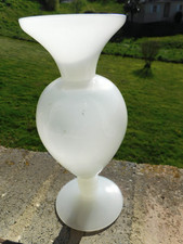 ancien vase en opaline blanche h. 21 cm