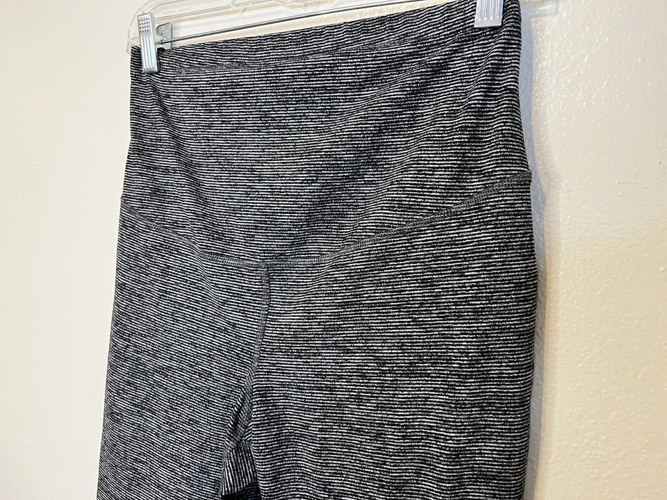 Old Navy Maternity Active Go Dry Crop Leggings  Gray Black Stripes Sz Small - Image 2 of 4