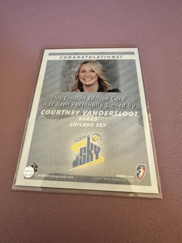 2011 Rittenhouse Courtney Vandersloot on-card Auto WNBA Chicago Sky Gonzaga - Picture 2 of 2