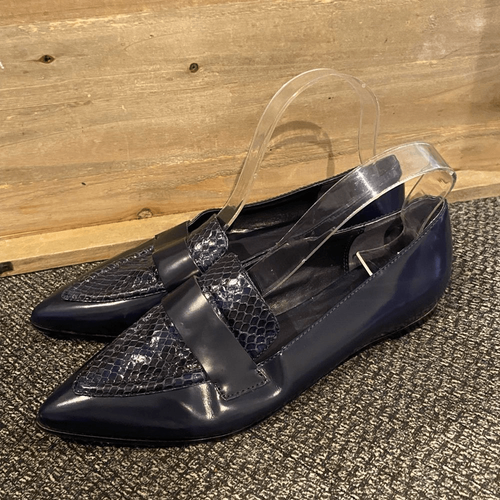 Ivanka Trump pointed toe navy blue loafers - Picture 4 of 9
