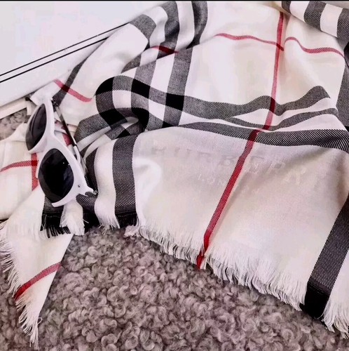 Sciarpa Burberry original. 100%Cashmere BEIGE Leggera. Cm 70x160 *IN SALDO - 50% - Foto 4 di 14