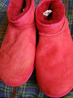 UGG Classic Slipper Women s US 7 Red Suede Shearling Lined Rubber Sole
