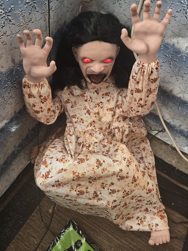 Halloween Animatronics Bloodthirsty Betty No Box Spirit Halloween Works Properly