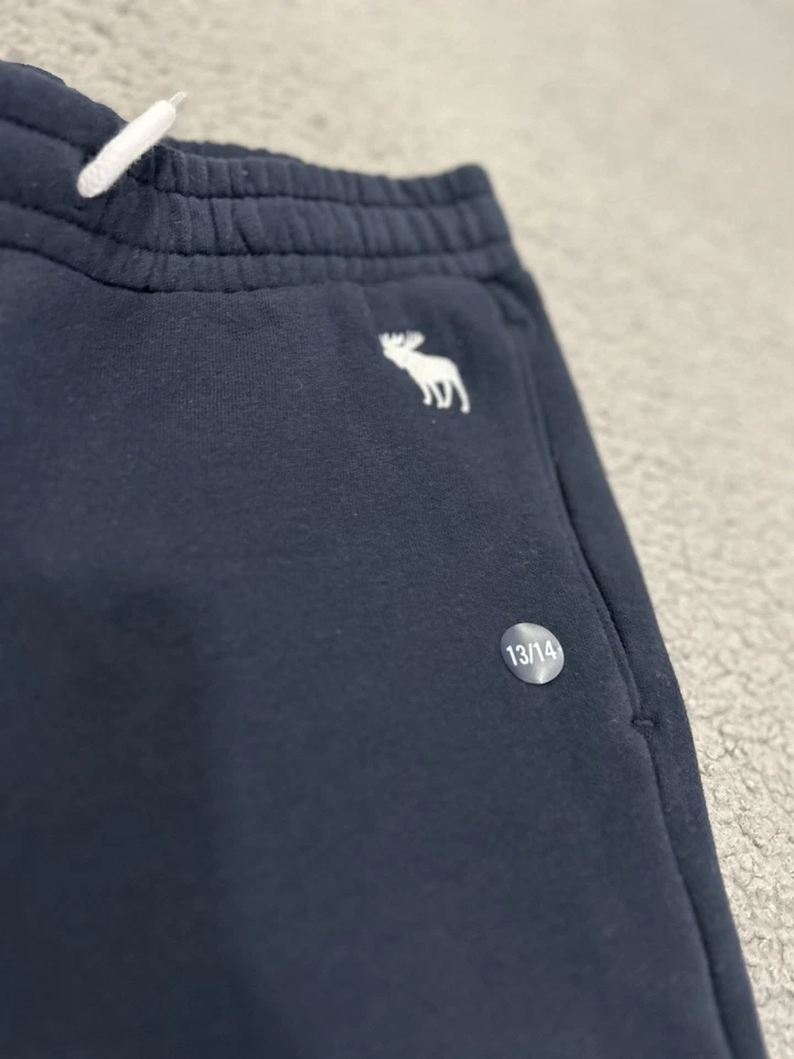 Pantalones deportivos cómodos azul marino Abercrombie Kids 13/14 Essentials Foto 2 de 4