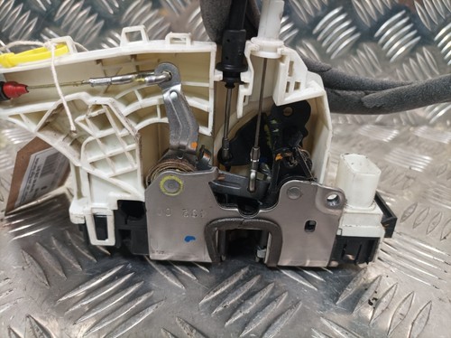 Mercedes Sprinter 906 / Crafter MK1 Rear Door Lock Latch Right A9067401035 - Picture 4 of 8