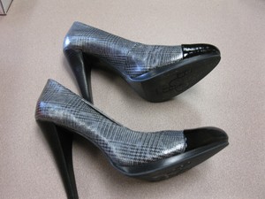 black pumps size 10