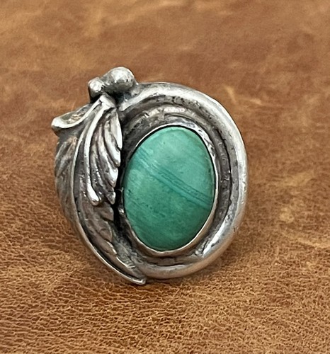 OLD PAWN NATIVE AMERICAN NAVAJO MALACHITE FEATHER ORNATE STERLING RING SIZE 7.5