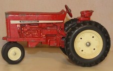 VINTAGE INTERNATIONAL HARVESTER TOY FARM TRACTOR, ERTL DIE-CAST