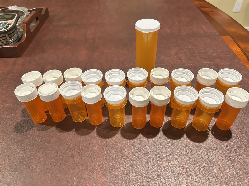 Lot of 20 Empty New Pill Bottles Screw Top & Child Safety, Vitamin, Crafts, Camp