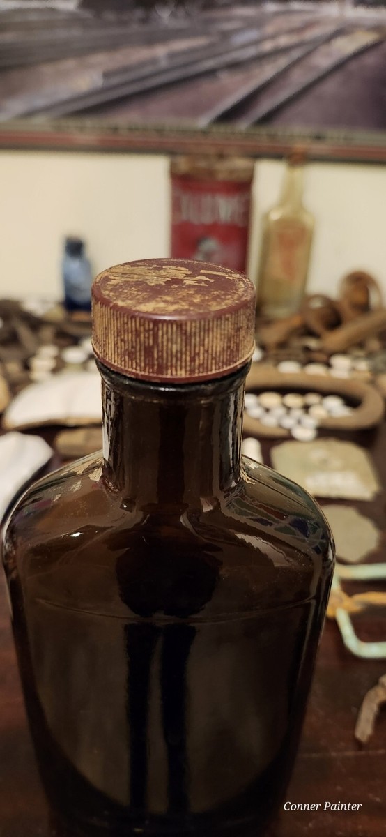 ⭐️Vintage 1972 Brown Embossed Half Pint Liquor Bottle With