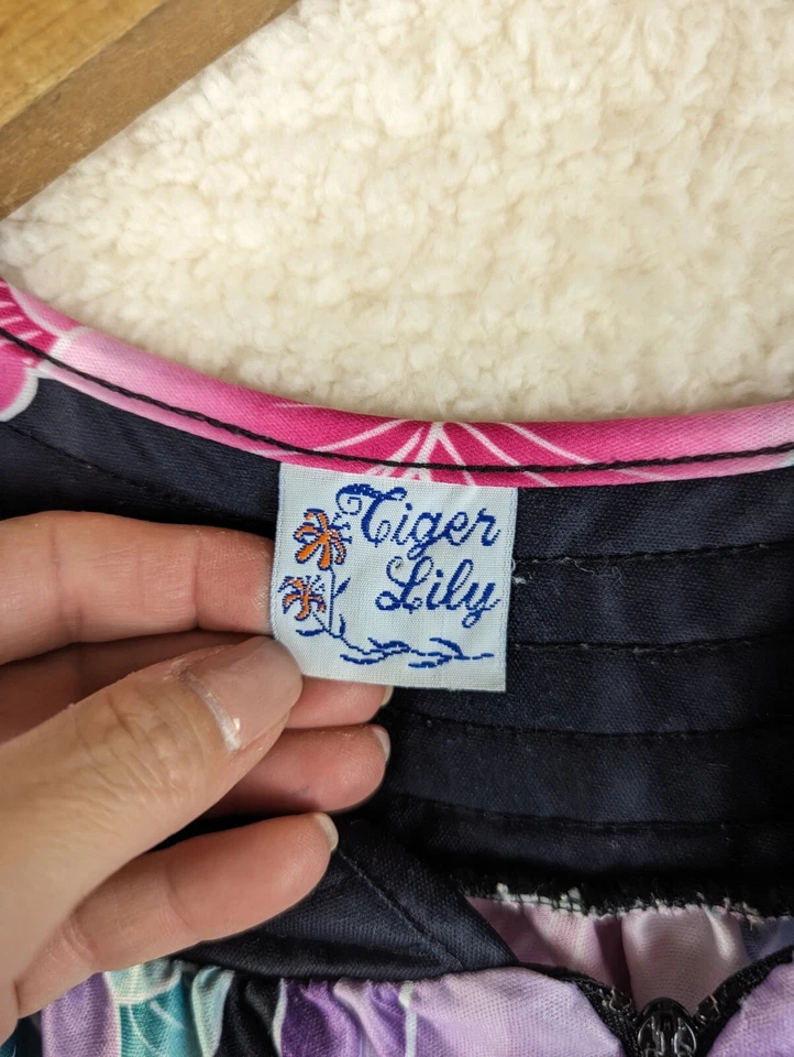 Vestido De Colección Poli Floral Casa Un Bolsillo Tigre Lirio Raro Mod Hippie Cremallera CERRAR Foto 3 de 4