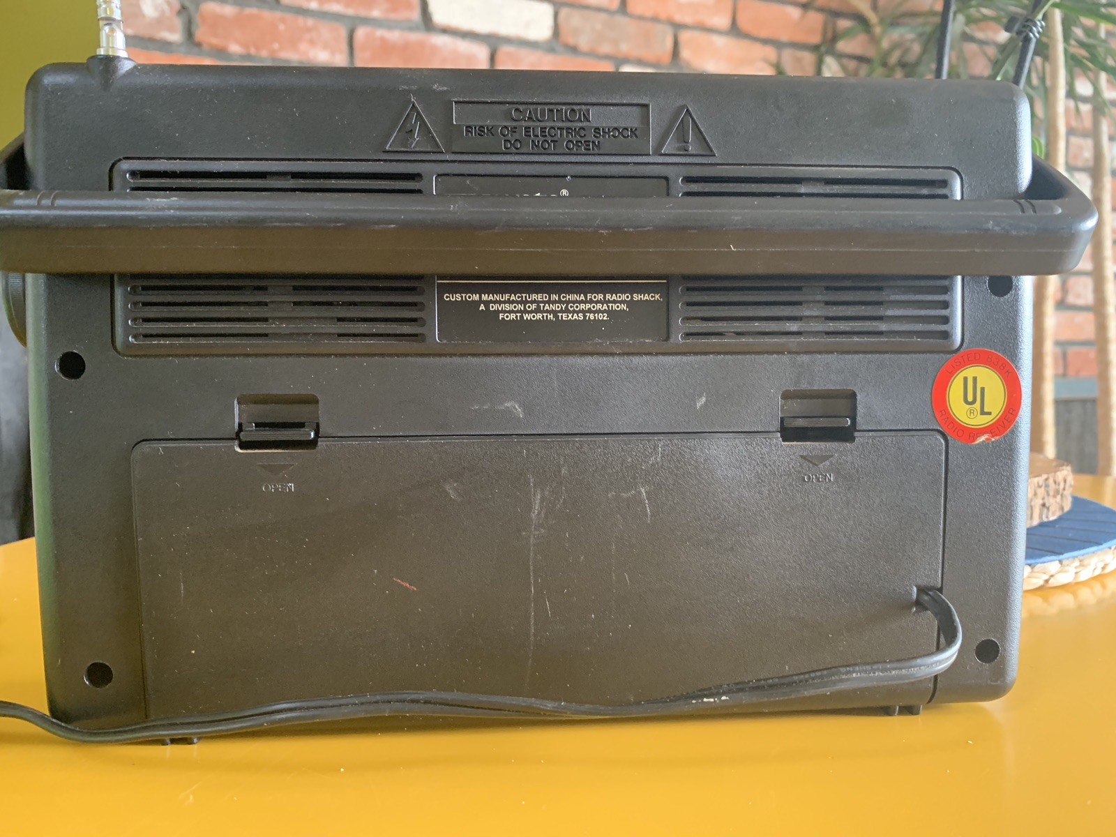 Vintage REALISTIC 1980s Portable AM/FM Retro AC Emergency RADIO 12-639 ...