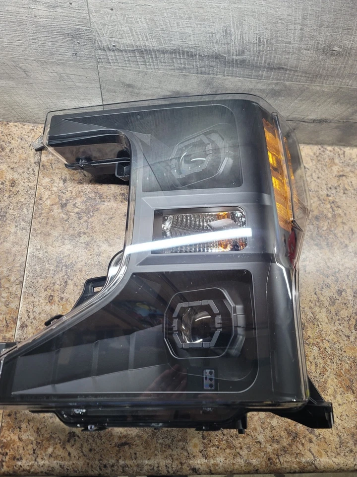 Conjunto de faros interiores izquierdos dañados para Ford F350 Super Duty 2020-2022  Foto 2 de 4