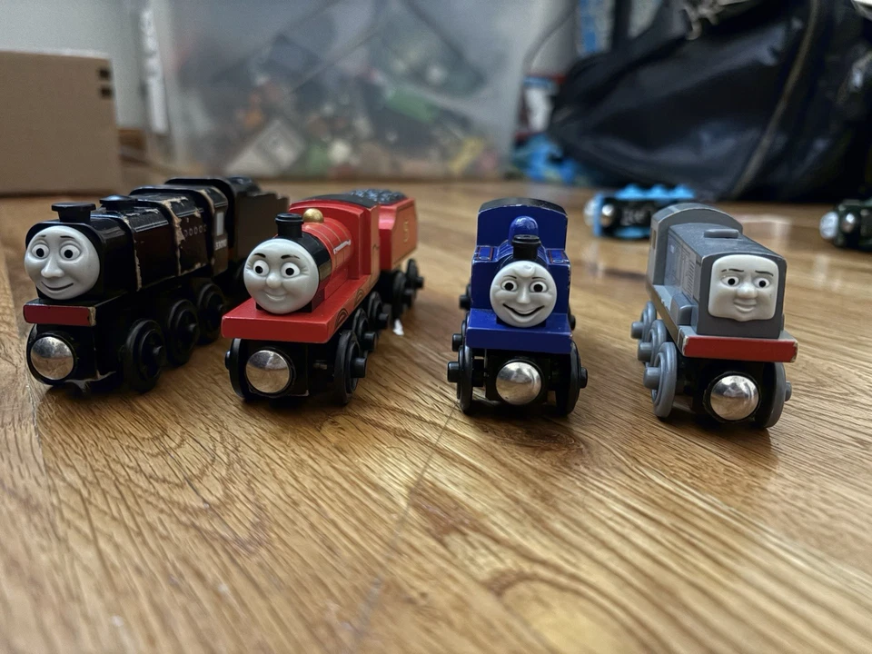 Lote de trenes de madera Thomas and Friends Foto 2 de 4