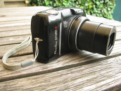 Canon Powershot SX120IS; 10 MP Mega-Pixel (LICHTSTARK! 2,8); 36-360 mm Zoom