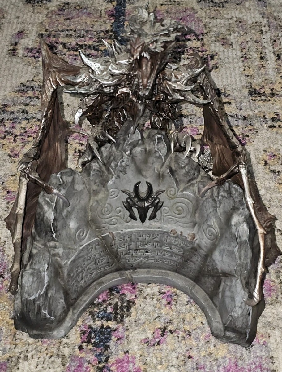 The Elder Scrolls V: Skyrim Collectors Edition - Alduin Dragon