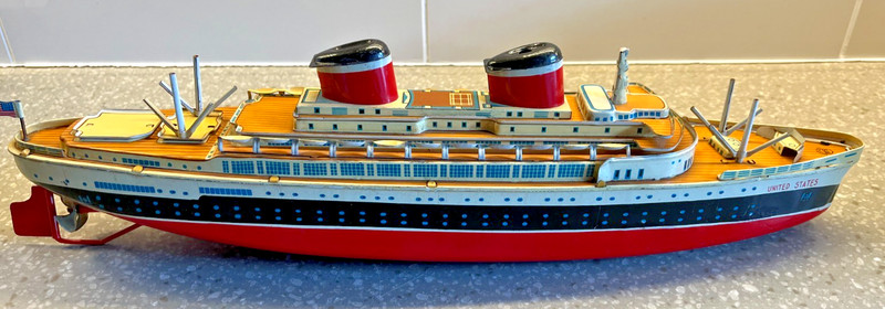 Marusan Shoten Ltd. (SAN) S.S. United States wind up tin toy