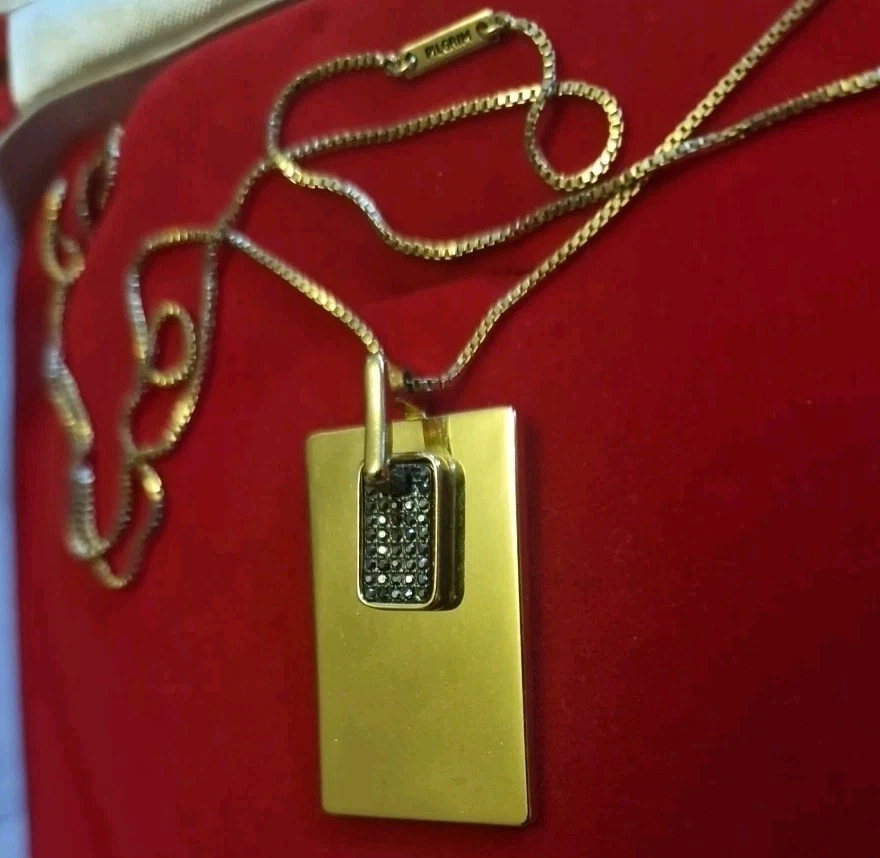 Peregrino Chapado en Oro Amarillo Barra y Colgante Cristal Negro Dije y Cadena Decorativa Foto 2 de 4