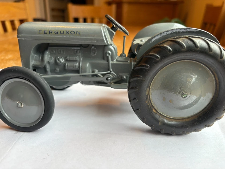 1948 "T0-20" Ferguson farm toy by Advanced Products in 1/12th scale - Image 3 of 4