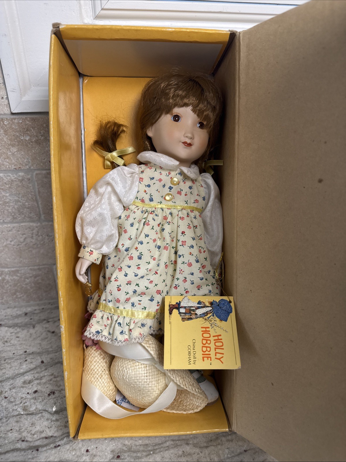 Vintage Holly Hobbie Porcelain Musical Doll Great condition with box Little Amy