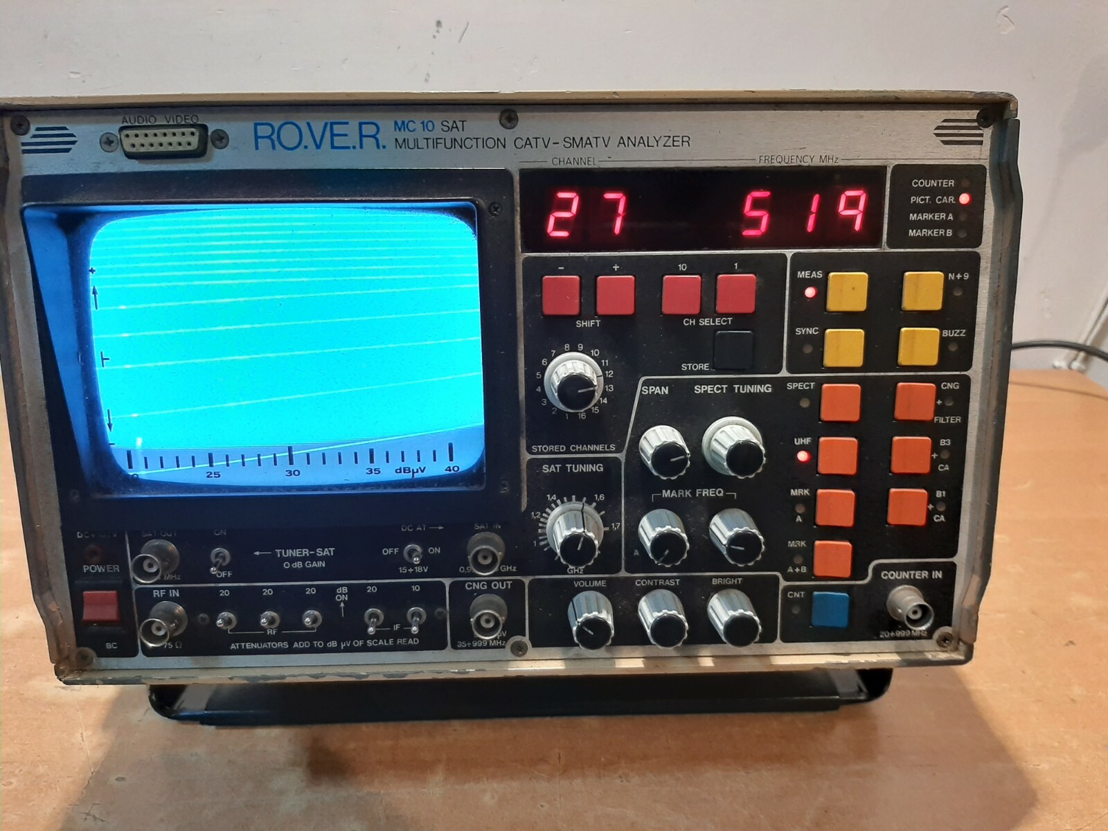 Foto 1 di 8