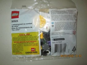 Lego THE BATMAN MOVIE Batsignal 5004930 & The Joker Battle Training 30523