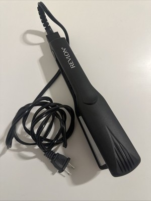 Revlon Smooth and Straight Ceramic Flat Iron Smooth Styles 1.5  Used Working