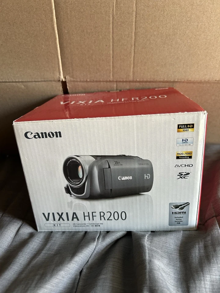 NEW Canon VIXIA HF R200 Full HD 1080p AVCHD Flash Camcorder in Box - Image 2 of 4