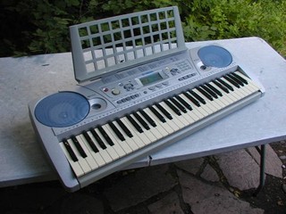 teclado usado Yamaha PSR 275 bien conservado (1)