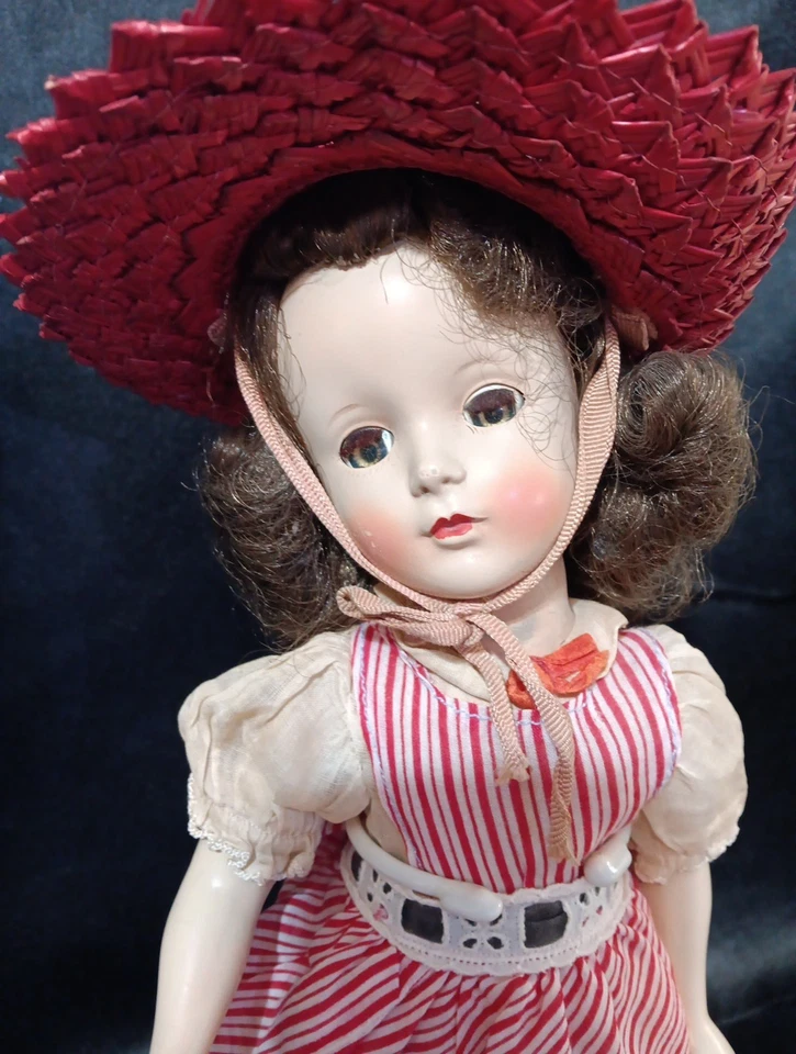 Muñeca de Colección Madame Alexander Margaret O'brien 14", Lindo Vestido y Zapatos a Rayas Rojas Foto 2 de 4