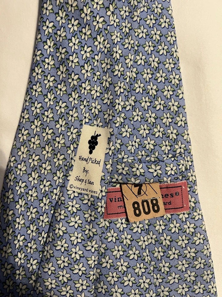 Corbata de seda azul Vineyard Vines Martha’s Vineyard Flower Foto 3 de 4