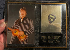 PAUL MCCARTNEY “NEW WORLD” TOUR 9”X 7” PLACA CON PÚA DE GUITARRA VH1, IMAGEN / ¡NUEVO!