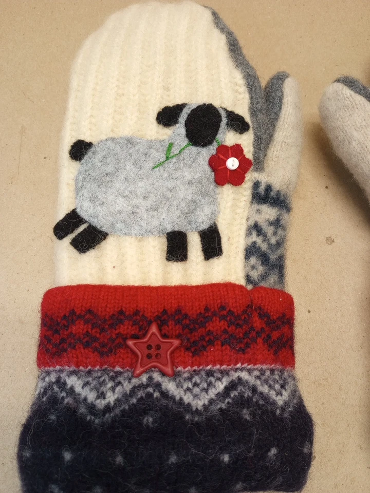 Sheep Pattern Handmade Wool Sweater Mittens Fleece Lined Cuff Mitts Thick & Warm - Image 2 of 4