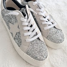 New VINTAGE HAVANA Women s Silver Sparkle Glitter Sneakers Sz 9