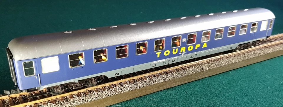 ADE 6011/3 - Bcuem 251 - TOUROPA Sitzwagen - 25 Figuren - Neuwertig