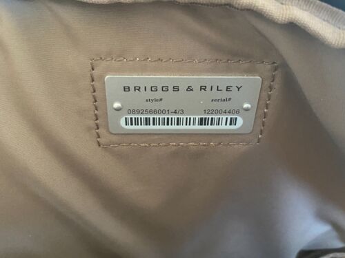 Zaino medio Briggs & Riley autentico, nuovo mai usato, senza etichette - Foto 3 di 14
