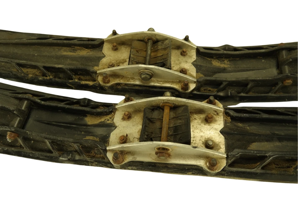 2004 SKIDOO SUMMIT 800 HO, LEFT LH & RIGHT RH SKI SET OF 2 SB52 - Image 3 of 4