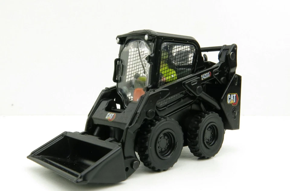 Diecast Masters 85676 BK Caterpillar Cat 242 D3 Skid Steer Loader Black 1:50 - Image 2 of 4