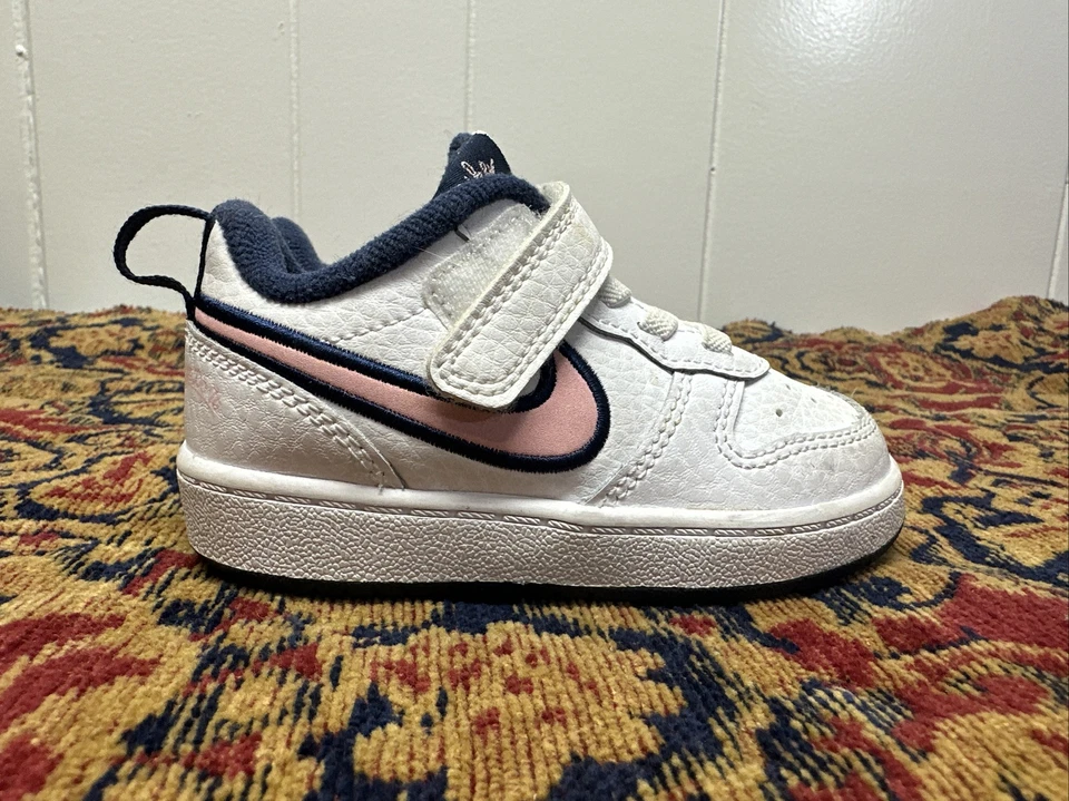 Nike Court Borough Low 2 SE1 "Blanco Azul Rosa" DB3092-100 Talla: US 6C EUR 22 Foto 2 de 4