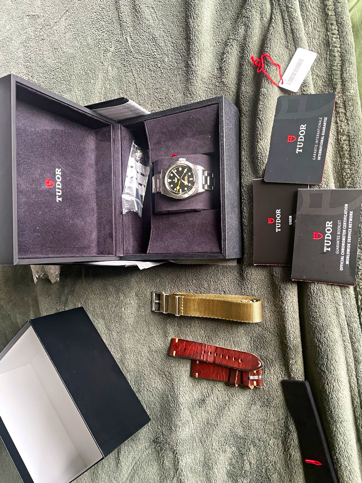 TUDOR Black Bay Pro 79470 39mm Black Dial GMT Auto Steel Bracelet Box Papers