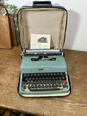Olivetti Lettera 32 Vintage Schreibmaschine blau in original Zip Tragetasche 