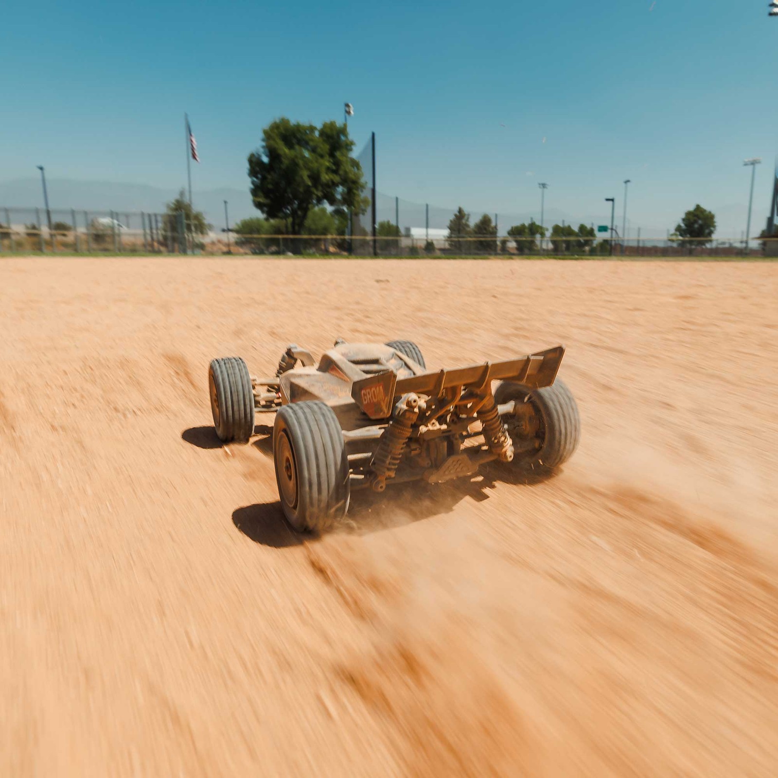 ARRMA 1/14 TYPHON GROM 223S DSC 4X4 RTR Brushless Buggy Silver ARA2306T1