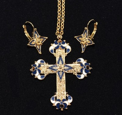 1990's SMITHSONIAN INSTITUTION Avon Gellatly CROSS NECKLACE and EARRINGS Set
