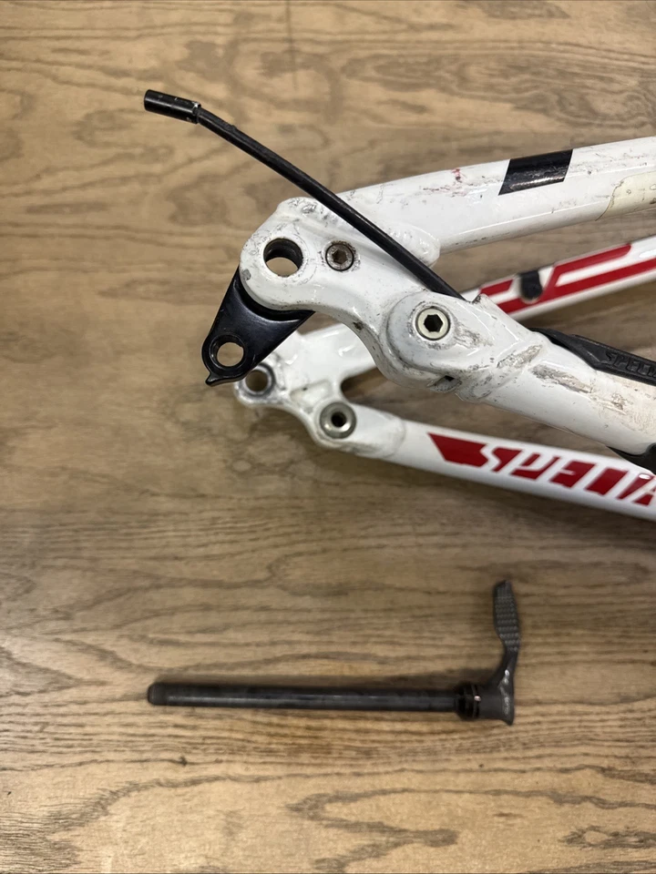 Quadro de suspensão total Specialized Camber Comp FSR mountain bike 29” grande 2013 - Imagem 2 de 4