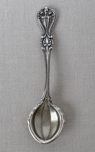 Old Colonial by Towle Sterling Silver Salt Spoon c.1895;Y695