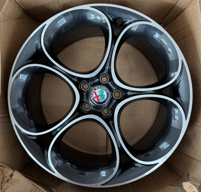 Original Alfa Romeo Giulia Felge 19 x 8J Vorderrad 156144302 156151629