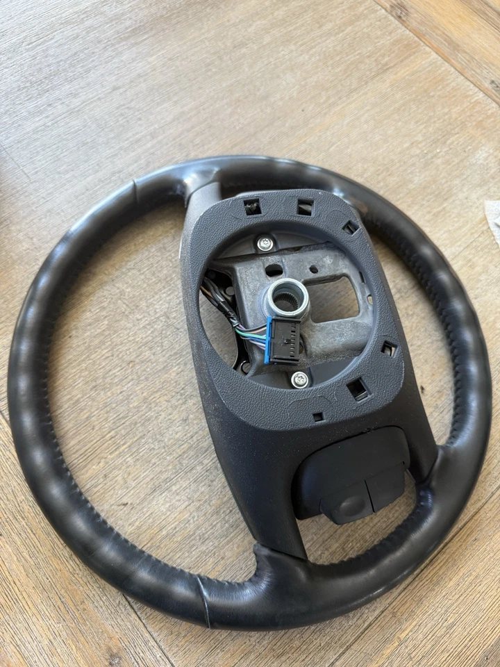 Volante Suzuki XL-7 XL7 2007-2009 envoltura de cuero con controles OEM Foto 4 de 4